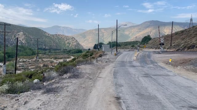 BNSF 6210 Leads Eastbound Monster Stack Train Passes Through Blue Cut CA part 1
