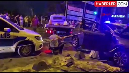 Esenler'de Otomobil Minibüse Çarptı