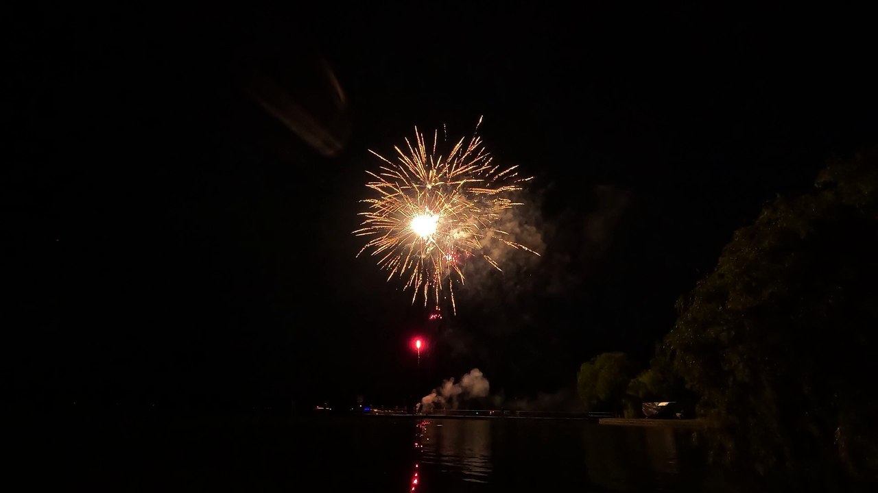 Feuerwerk zum 69. Müritz Fest in Waren (Müritz) 2024
