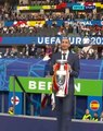 Chiellini fischiato dagli inglesi mentre riconsegna la coppa nella finale degli Europei