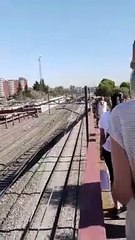 Pasajeros bajados de su tren camino a Sevilla