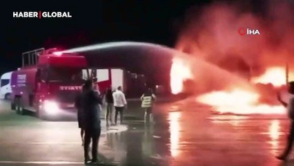 Sınır kapısında sıcak anlar: Tır dorsesi alev alev