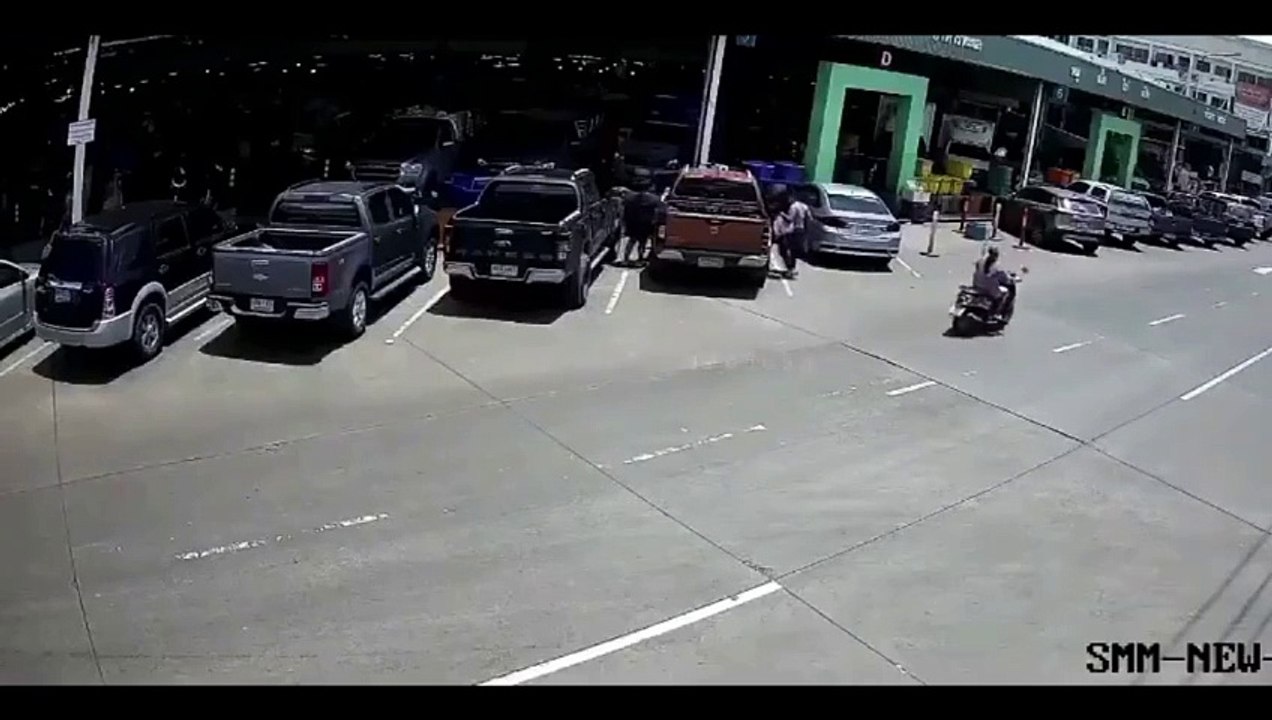 Quand tu voyages tranquillement sur le chargement du camion... raté