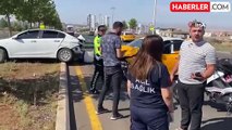 Diyarbakır'da kızını sınava götüren aile kaza yaptı: 3 yaralı