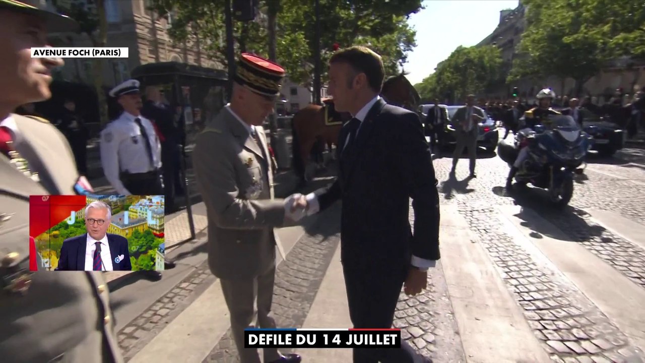 Défilé du 14 juillet : Emmanuel Macron salue les autorités militaires et monte dans le char en direct