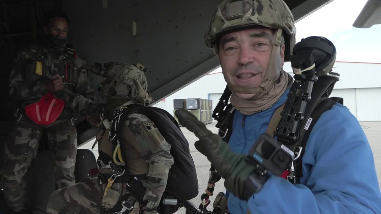 BFMTV a essayé le saut en tandem avec les commandos parachutistes