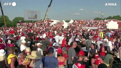 Attentato Trump, i sostenitori vengono fatti allontanare dalle forze di sicurezza