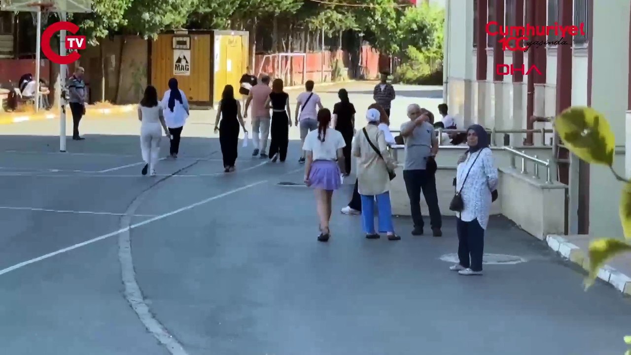 Avcılar’da KPSS'ye geç kalan adaylar sınava giremedi