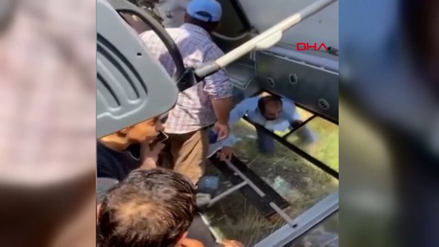 Şanlıurfa'da halk otobüs devrildi; yolcular camları kırarak dışarı çıktı