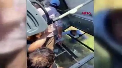 ŞANLIURFA’da halk otobüs devrildi; yolcular camları kırarak dışarı çıkt