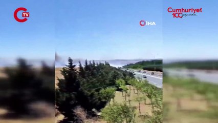 Video herunterladen: Silivri'de otluk alanda çıkan yangına ekipler müdahale ediyor