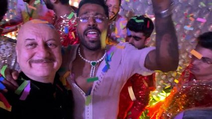 अनंत राधिका के शादी समारोह में हार्दिक-अनुपम खेर का डांस