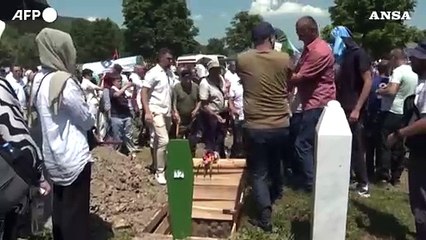 Bosnia, i musulmani commemorano il genocidio di Srebrenica