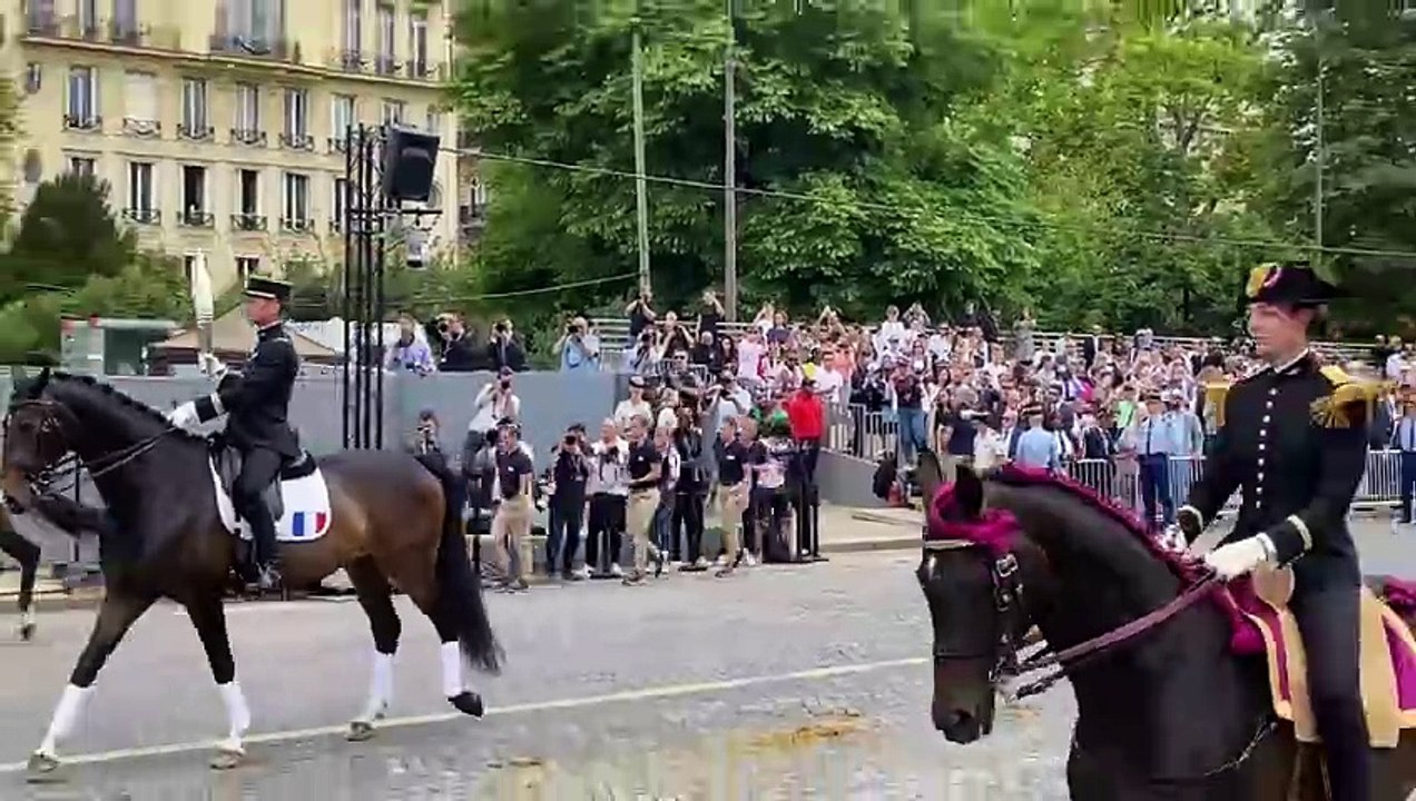 #14juillet 2024, le #traditionnel #défilé #militaire s’est déroulé #avenue #Foch, sous le #sceau du 80e #anniversaire de la #Libération de la #France et des #Jeux #olympiques et la #Flamme #olympique