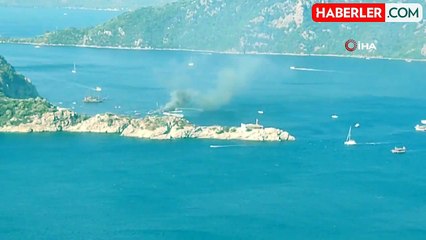 Marmaris açıklarında ahşap gezi teknesinde yangın