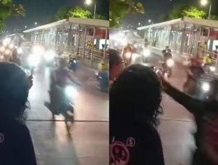 Roban celular a hincha en celebración de la victoria colombiana