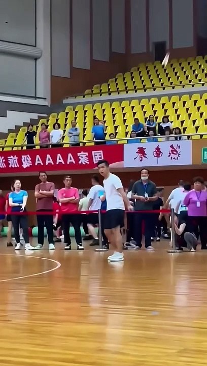 Chinese kung fu shuttlecock kicking. .Strengthen your body