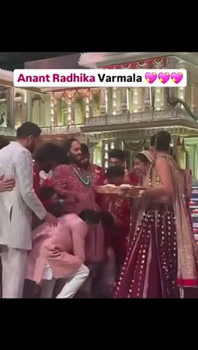 Anant Radhika varmala 