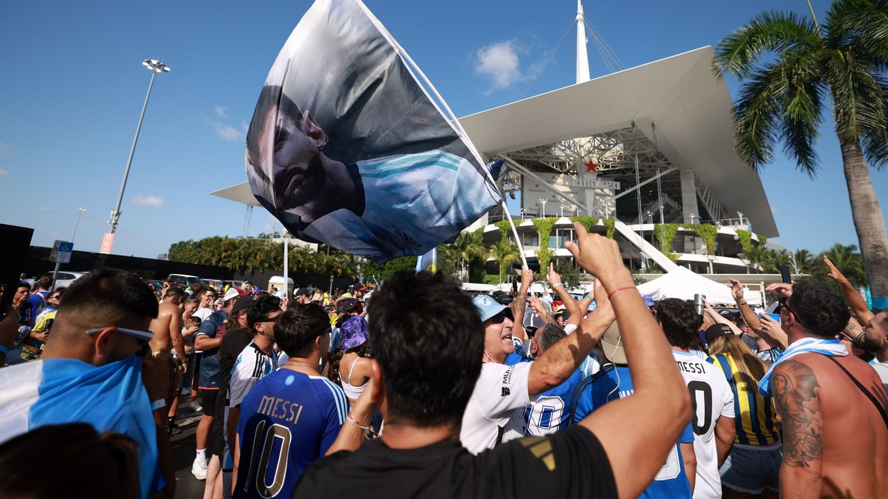 Tailgate-Party auf südamerikanisch: Fan-Lager treffen in Miami am Stadion ein