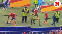 Dani Carvajal y su eufórico festejo tras conquistar la Eurocopa con España