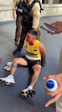 Hinchas colombianos demorados por la policia