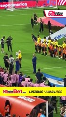 ¡Karol G cantando el himno de Colombia!