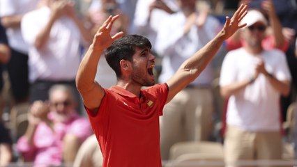 Alcaraz blows away Djokovic to win back-to-back Wimbledon titles