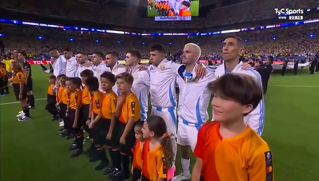 Emotivo momento: así cantó Abel Pintos el Himno argentino en la final de la Copa América