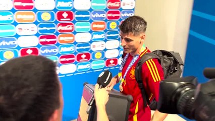 Espagne - DJ Morata met à fond "Que viva España" en zone mixte