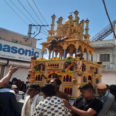 ताजिया को देखने  के लिए उमड़े अकीदतमंद