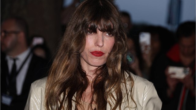 Voici - Cette année d’enfer... : à l'aube de l'anniversaire de la mort de Jane Birkin, Lou Doillon poste un message déchirant