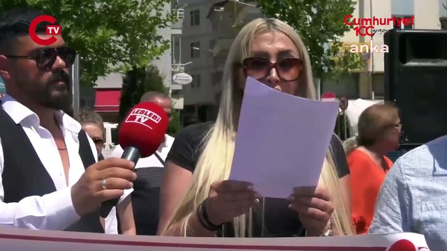 Çorum'da hayvanseverler, sokak hayvanlarıyla ilgili kanun teklifini protesto etti 'Bu kan kokan yasa teklifi geri çevrilmelidir'