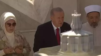 Cumhurbaşkanı Erdoğan, 15 Temmuz Şehitler Makamı’nı ziyaret etti
