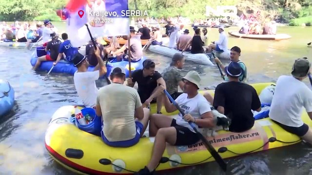 NO COMMENT: Barbacoas en lanchas neumáticas y vuvuzelas, así es la fiesta serbia de 'Feliz Descenso'