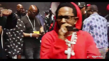 Kendrick Lamar chante son tube "Not Like Us" en live