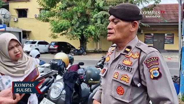 As Roda Truk Bermuatan Batu Gunung Terlepas dan Hantam Gerobak Pedagang