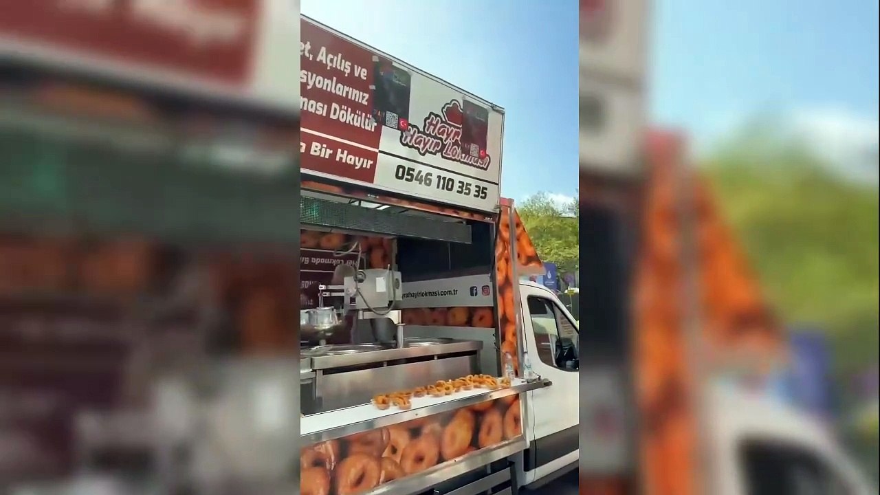 İstanbul'da Eminem'in 'Slim Shady' karakterinin ölümü için lokma döktürdüler