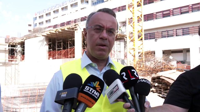 Ο Χρήστος Σταϊκούρας στην Ογκολογική Κλινική του νοσοκομείου της Λαμίας