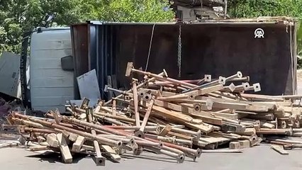 Alanya'da Demir Yüklü Kamyon Kaza Yaptı: Yol Kilitlendi!