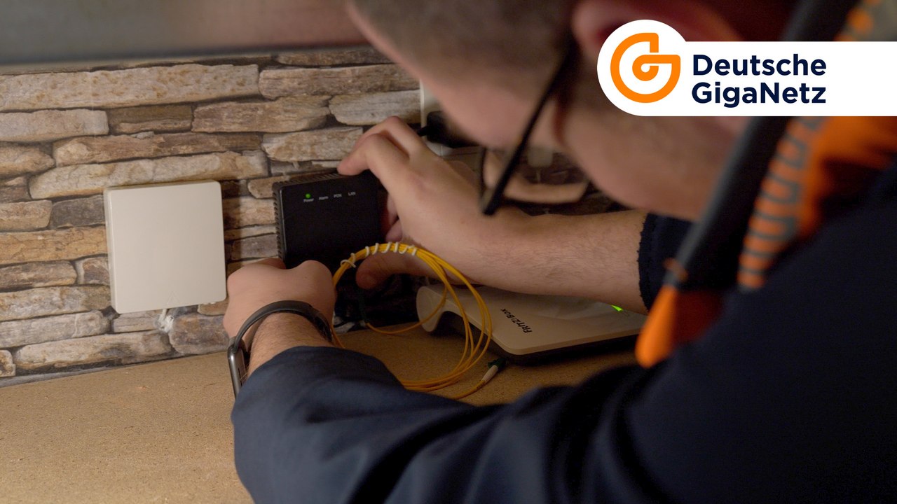 Wie schließt man ONT und Router an?