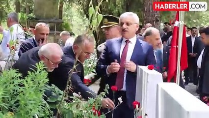 Hain darbe girişiminde şehit düşen Ozan Özen mezarı başında anıldı: "Acı artıyor, eksilmiyor"