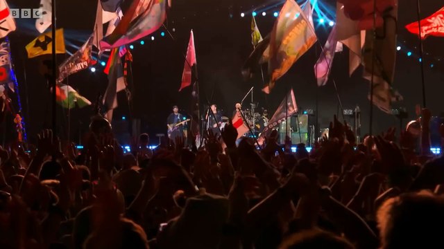 Coldplay chante feelslikeimfallinginlove à Glastonbury