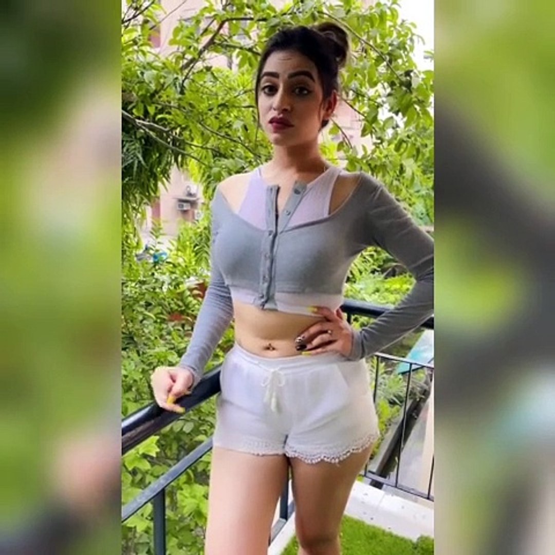 ⁣Piihu New Reels - Priya Choudhary - TikTok Dance In Mini Skirt