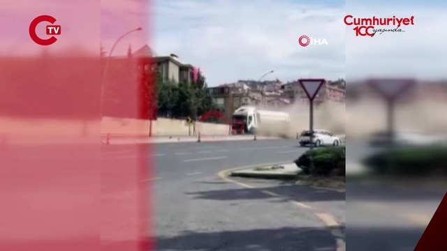 Faciadan dönüldü: Lastiği patlayan tır böyle durabildi!