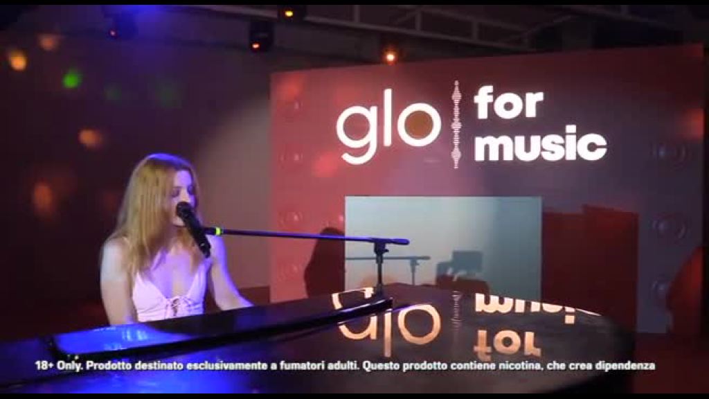 Video Noemi incanta Napoli con show a sorpresa firmato \