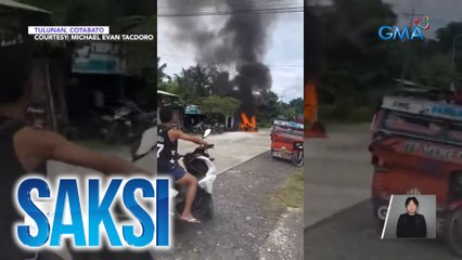 Motorsiklo, nagliyab sa tabi ng kalsada | Saksi