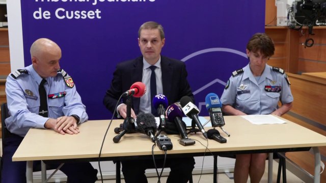 Fusillade dans l'Allier: Éric Neveu (procureur de la République de Cusset) explique que l'assaillant a tiré avec un fusil à pompe à au moins quatre reprises