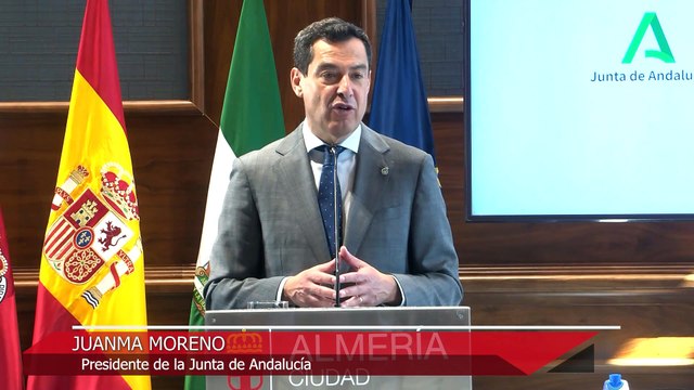 Moreno valora como ejemplo de éxito la culminación de las casas consistoriales de Almería