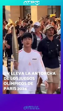Jin , llevó la antorcha durante un acto de los Juegos Olímpicos de París 2024