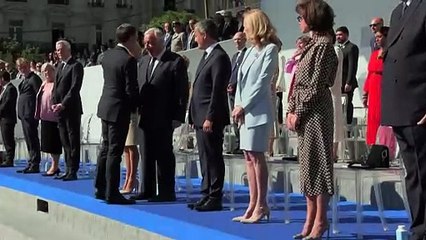 França celebra o 14 de julho em plena instabilidade política